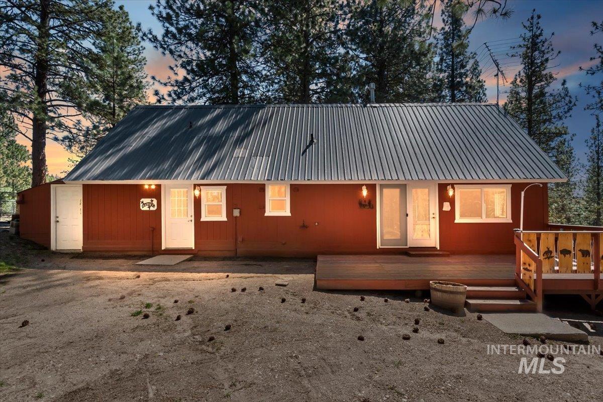 44 Ridgeview Dr, Cascade, Idaho 83611, 2 Bedrooms, 1.5 Bathrooms, Residential For Sale, Price $399,000, 98981673