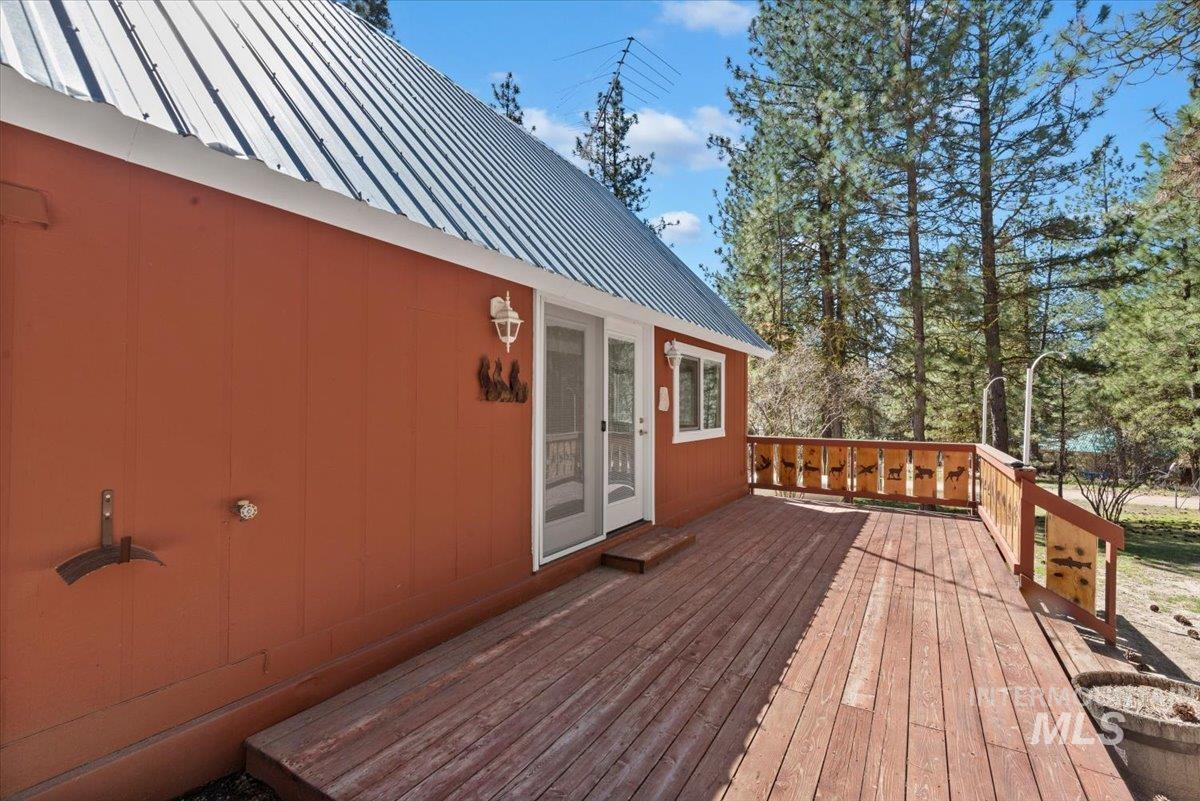 44 Ridgeview Dr, Cascade, Idaho 83611, 2 Bedrooms, 1.5 Bathrooms, Residential For Sale, Price $399,000, 98981673