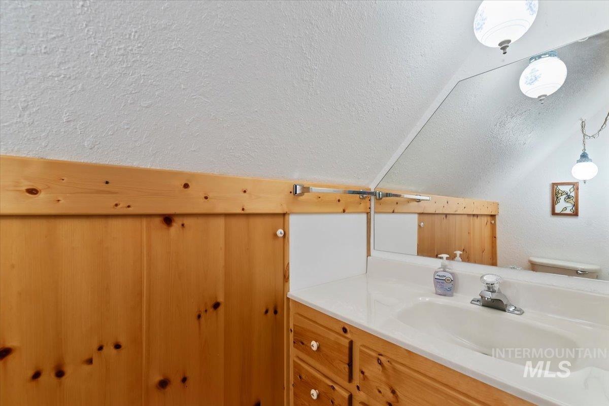 44 Ridgeview Dr, Cascade, Idaho 83611, 2 Bedrooms, 1.5 Bathrooms, Residential For Sale, Price $399,000, 98981673
