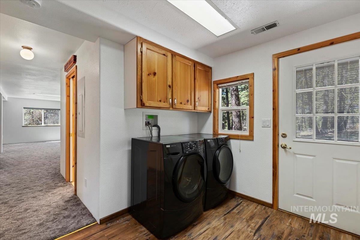 44 Ridgeview Dr, Cascade, Idaho 83611, 2 Bedrooms, 1.5 Bathrooms, Residential For Sale, Price $399,000, 98981673