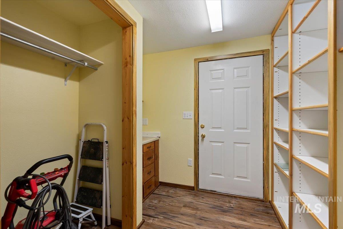 44 Ridgeview Dr, Cascade, Idaho 83611, 2 Bedrooms, 1.5 Bathrooms, Residential For Sale, Price $399,000, 98981673