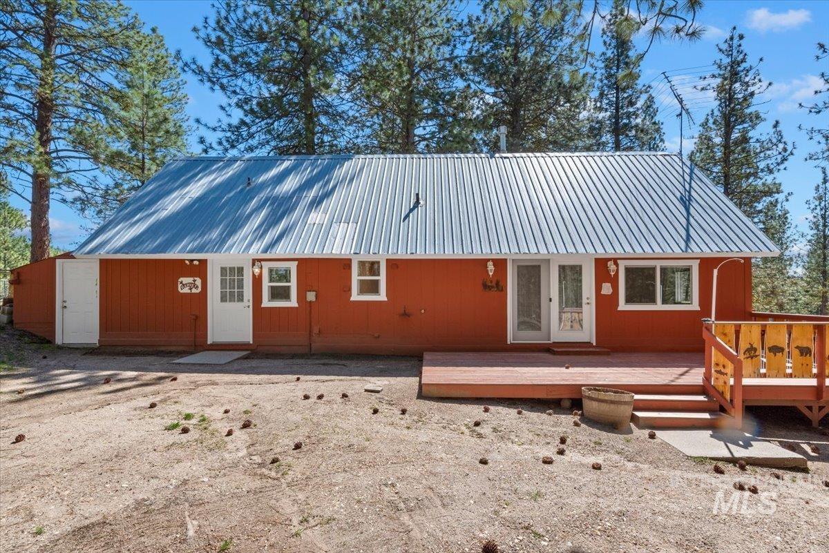 44 Ridgeview Dr, Cascade, Idaho 83611, 2 Bedrooms, 1.5 Bathrooms, Residential For Sale, Price $399,000, 98981673