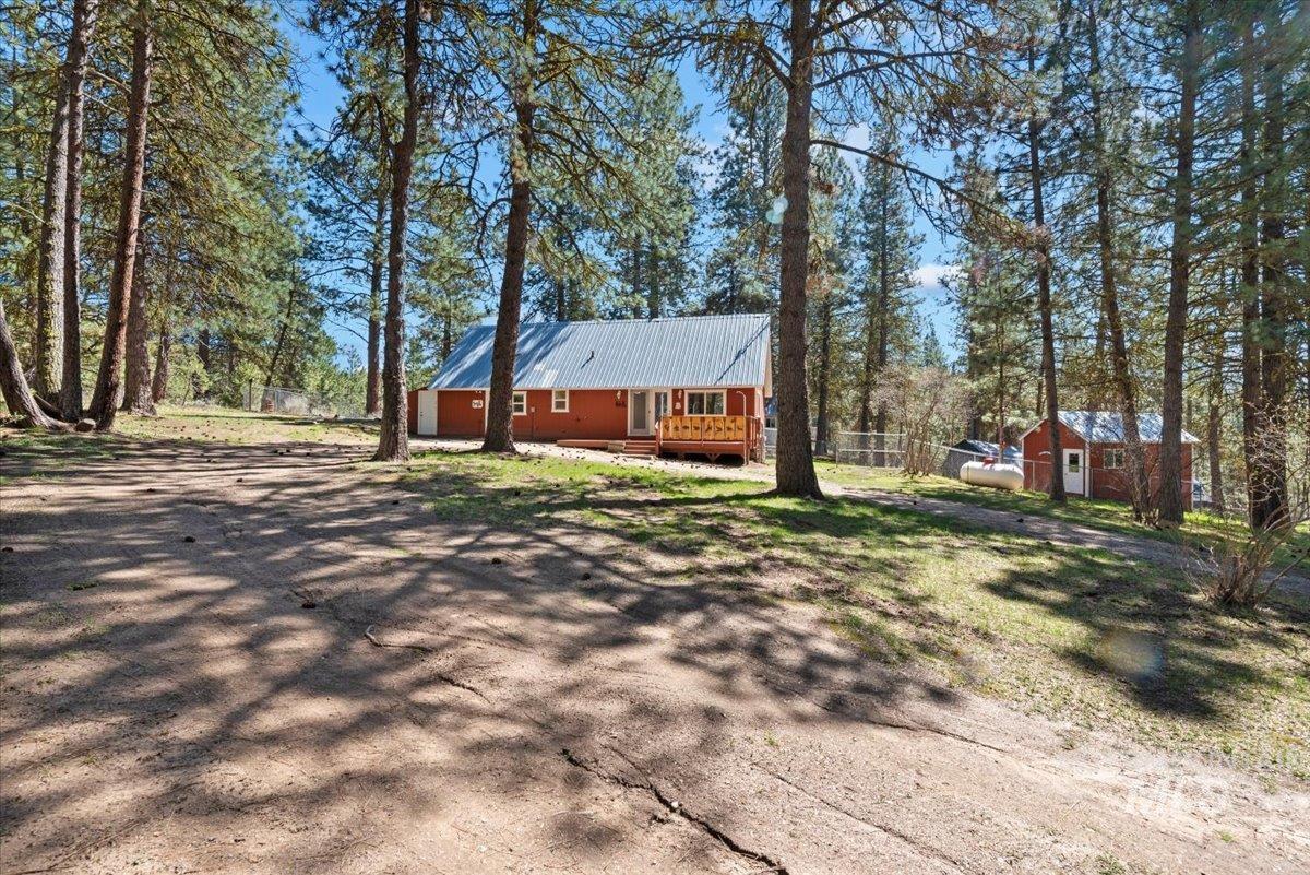 44 Ridgeview Dr, Cascade, Idaho 83611, 2 Bedrooms, 1.5 Bathrooms, Residential For Sale, Price $399,000, 98981673