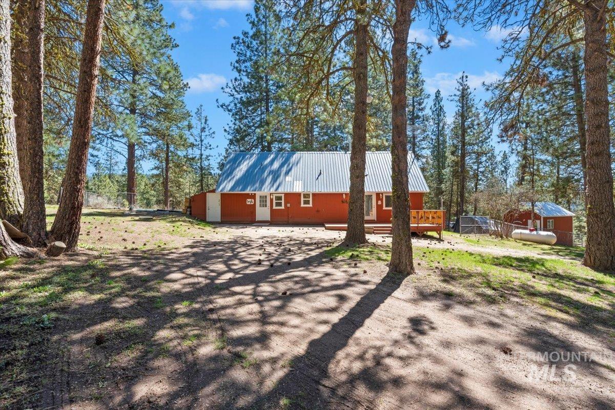 44 Ridgeview Dr, Cascade, Idaho 83611, 2 Bedrooms, 1.5 Bathrooms, Residential For Sale, Price $399,000, 98981673