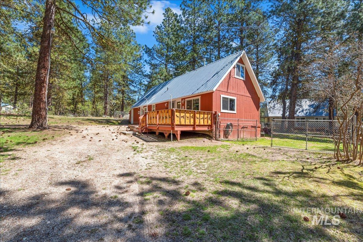 44 Ridgeview Dr, Cascade, Idaho 83611, 2 Bedrooms, 1.5 Bathrooms, Residential For Sale, Price $399,000, 98981673