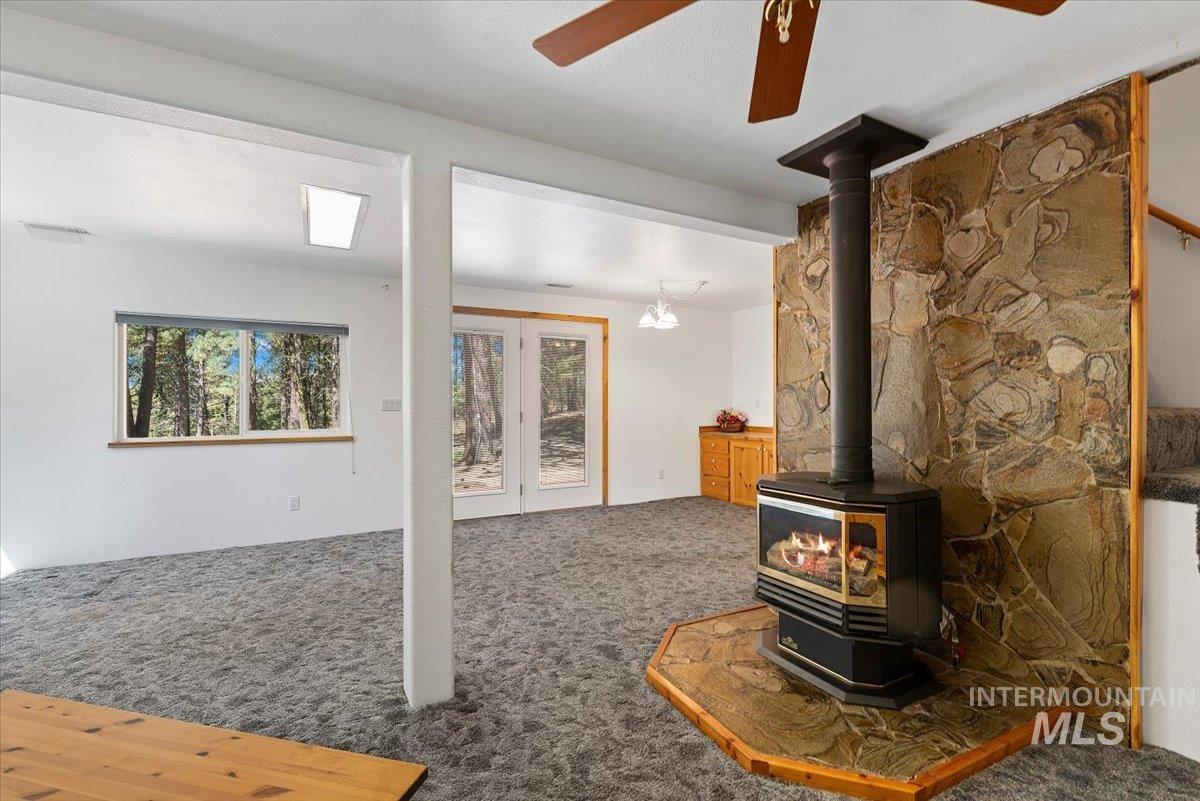 44 Ridgeview Dr, Cascade, Idaho 83611, 2 Bedrooms, 1.5 Bathrooms, Residential For Sale, Price $399,000, 98981673