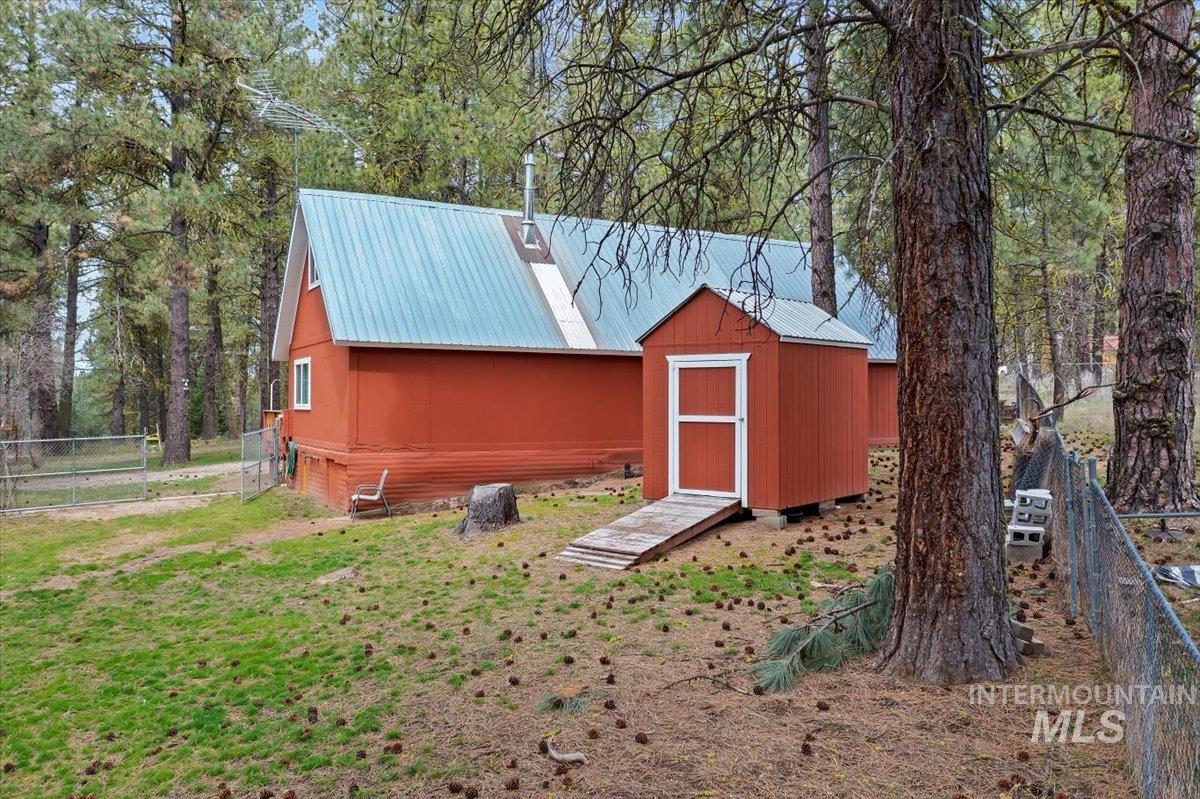 44 Ridgeview Dr, Cascade, Idaho 83611, 2 Bedrooms, 1.5 Bathrooms, Residential For Sale, Price $399,000, 98981673