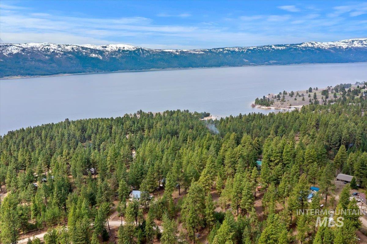 44 Ridgeview Dr, Cascade, Idaho 83611, 2 Bedrooms, 1.5 Bathrooms, Residential For Sale, Price $399,000, 98981673