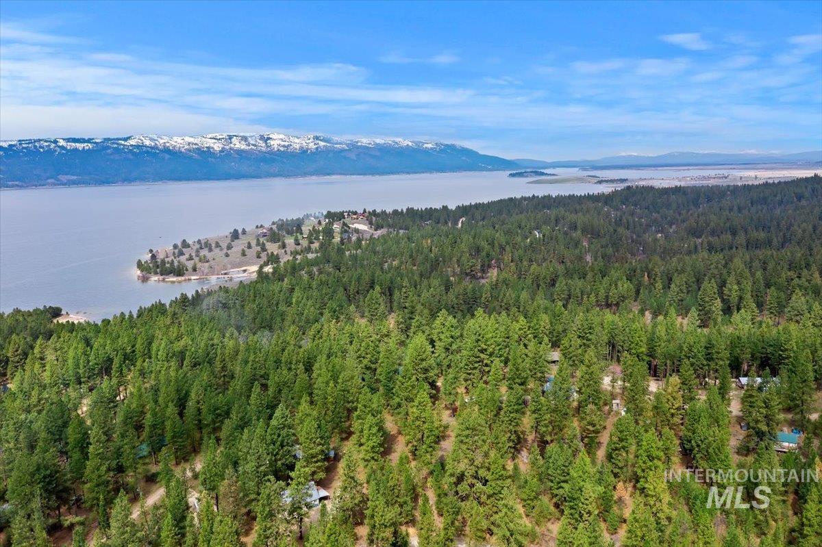 44 Ridgeview Dr, Cascade, Idaho 83611, 2 Bedrooms, 1.5 Bathrooms, Residential For Sale, Price $399,000, 98981673
