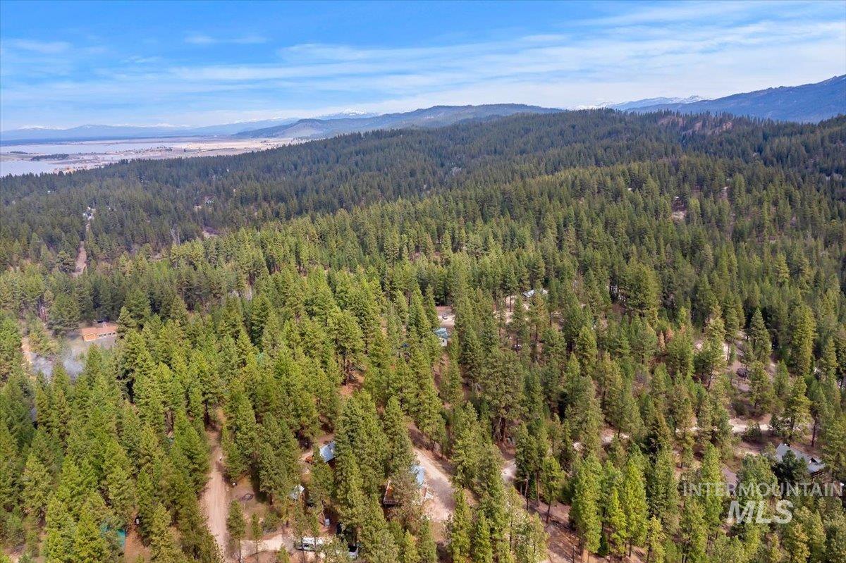 44 Ridgeview Dr, Cascade, Idaho 83611, 2 Bedrooms, 1.5 Bathrooms, Residential For Sale, Price $399,000, 98981673