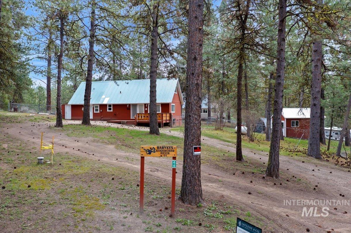44 Ridgeview Dr, Cascade, Idaho 83611, 2 Bedrooms, 1.5 Bathrooms, Residential For Sale, Price $399,000, 98981673