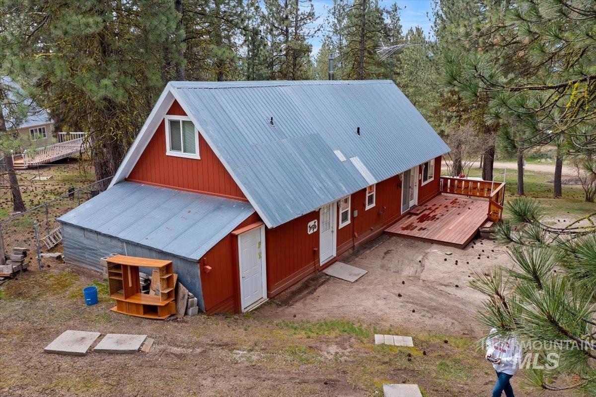 44 Ridgeview Dr, Cascade, Idaho 83611, 2 Bedrooms, 1.5 Bathrooms, Residential For Sale, Price $399,000, 98981673