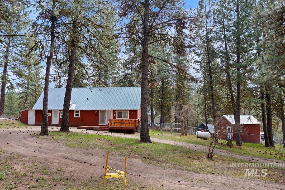 44 Ridgeview Dr, Cascade, Idaho 83611, 2 Bedrooms, 1.5 Bathrooms, Residential For Sale, Price $399,000, 98981673