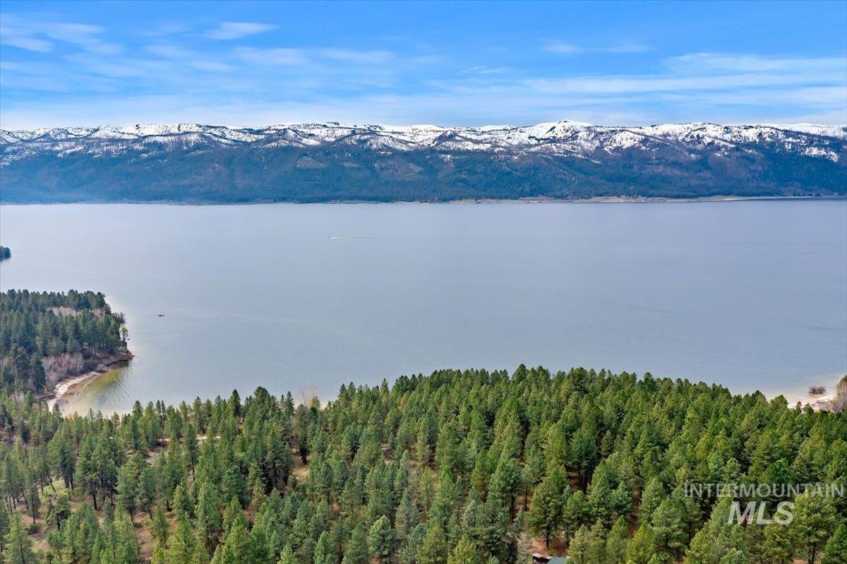 44 Ridgeview Dr, Cascade, Idaho 83611, 2 Bedrooms, 1.5 Bathrooms, Residential For Sale, Price $399,000, 98981673