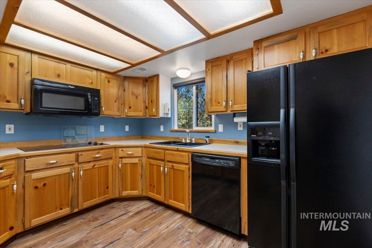 44 Ridgeview Dr, Cascade, Idaho 83611, 2 Bedrooms, 1.5 Bathrooms, Residential For Sale, Price $399,000, 98981673