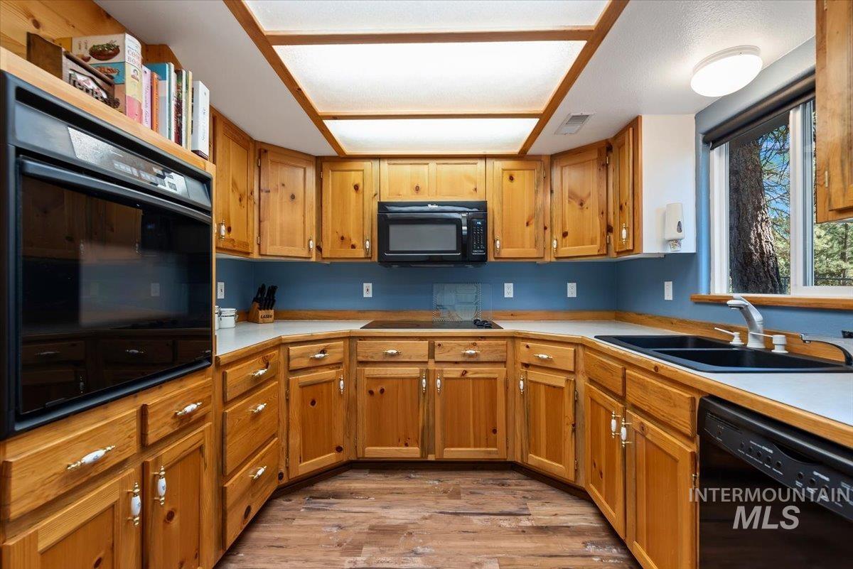 44 Ridgeview Dr, Cascade, Idaho 83611, 2 Bedrooms, 1.5 Bathrooms, Residential For Sale, Price $399,000, 98981673
