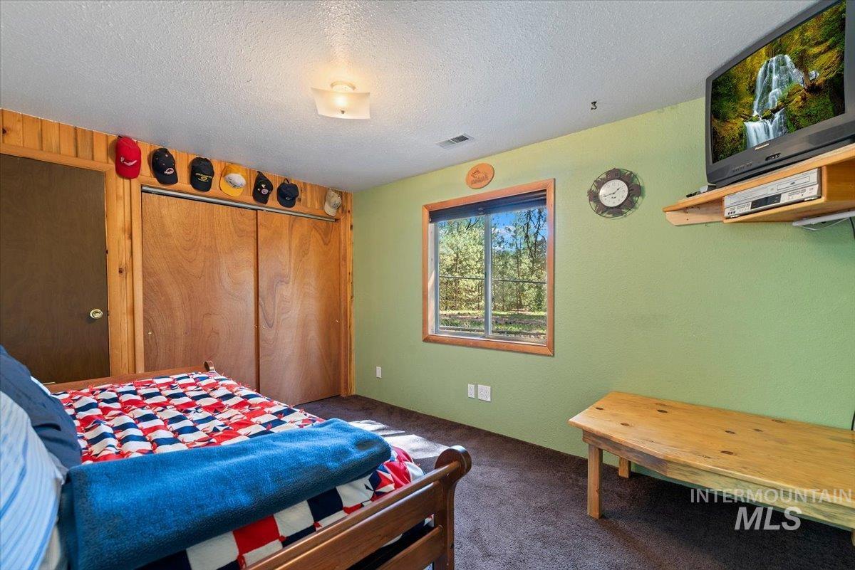 44 Ridgeview Dr, Cascade, Idaho 83611, 2 Bedrooms, 1.5 Bathrooms, Residential For Sale, Price $399,000, 98981673