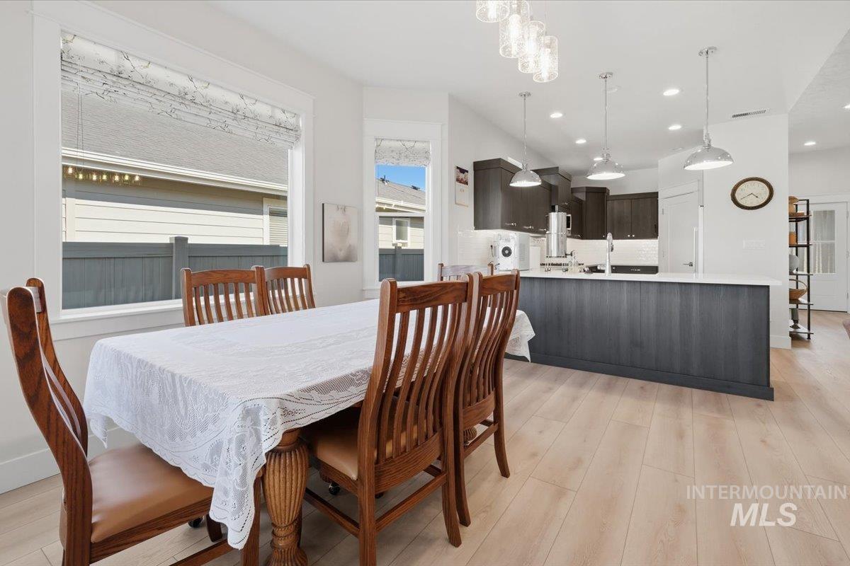 2424 W Herron Ridge Ct, Nampa, Idaho 83686, 3 Bedrooms, 2 Bathrooms, Residential For Sale, Price $505,000,MLS 98981722