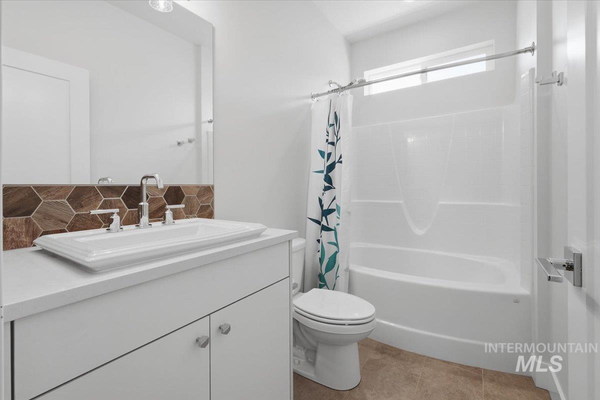 2424 W Herron Ridge Ct, Nampa, Idaho 83686, 3 Bedrooms, 2 Bathrooms, Residential For Sale, Price $505,000,MLS 98981722