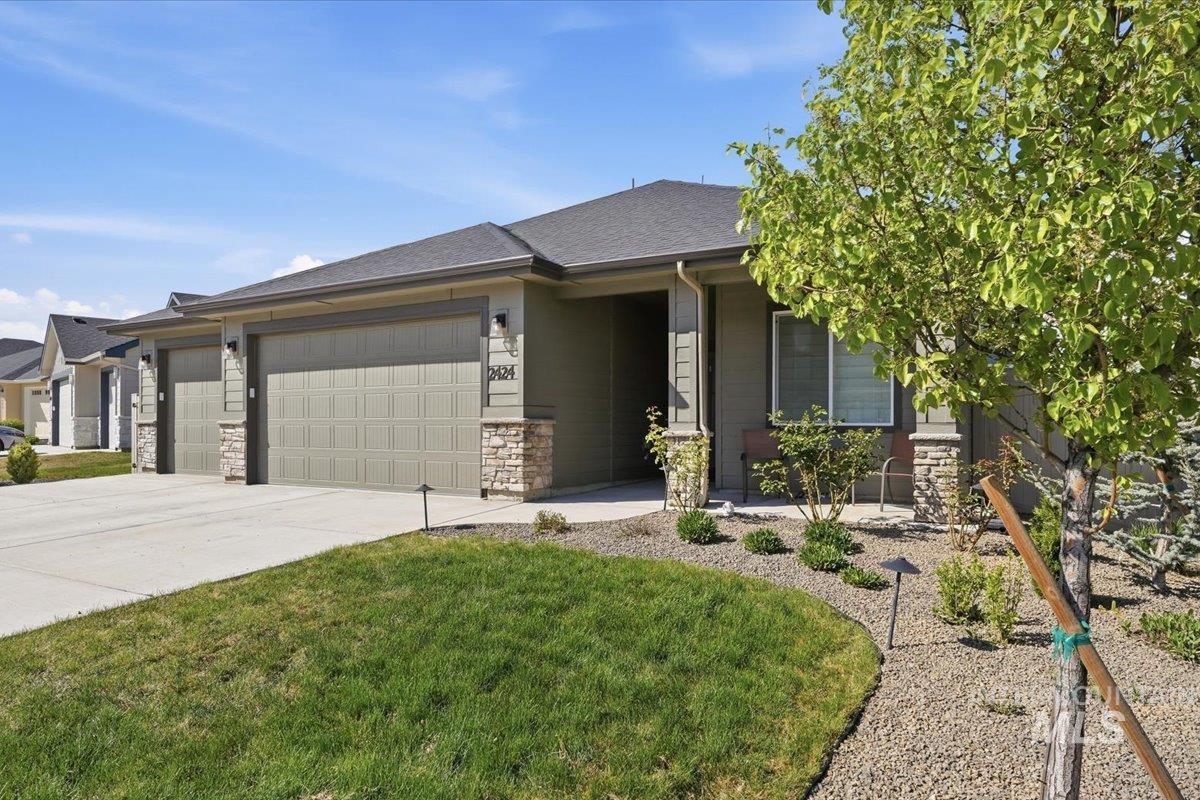 2424 W Herron Ridge Ct, Nampa, Idaho 83686, 3 Bedrooms, 2 Bathrooms, Residential For Sale, Price $505,000,MLS 98981722