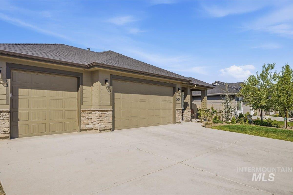 2424 W Herron Ridge Ct, Nampa, Idaho 83686, 3 Bedrooms, 2 Bathrooms, Residential For Sale, Price $505,000,MLS 98981722