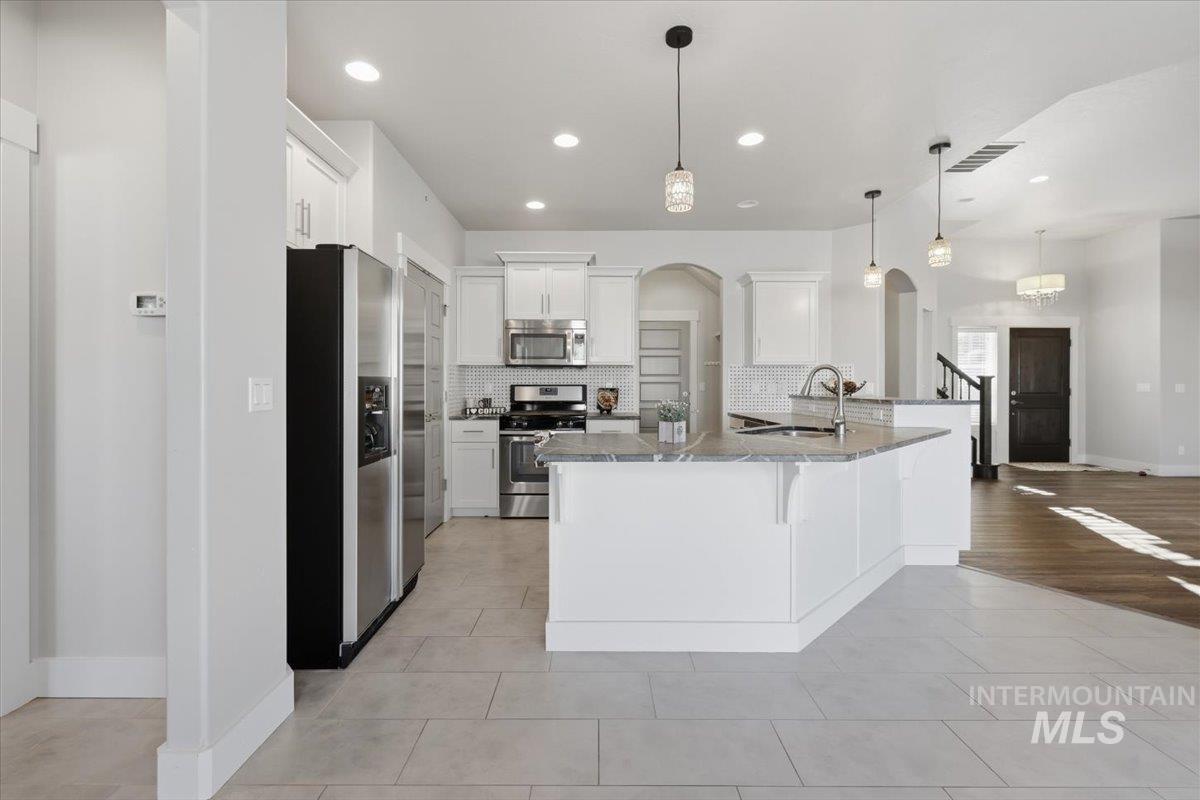 15381 Silver Oak Way, Caldwell, Idaho 83607, 4 Bedrooms, 3 Bathrooms, Residential For Sale, Price $639,900,MLS 98981726