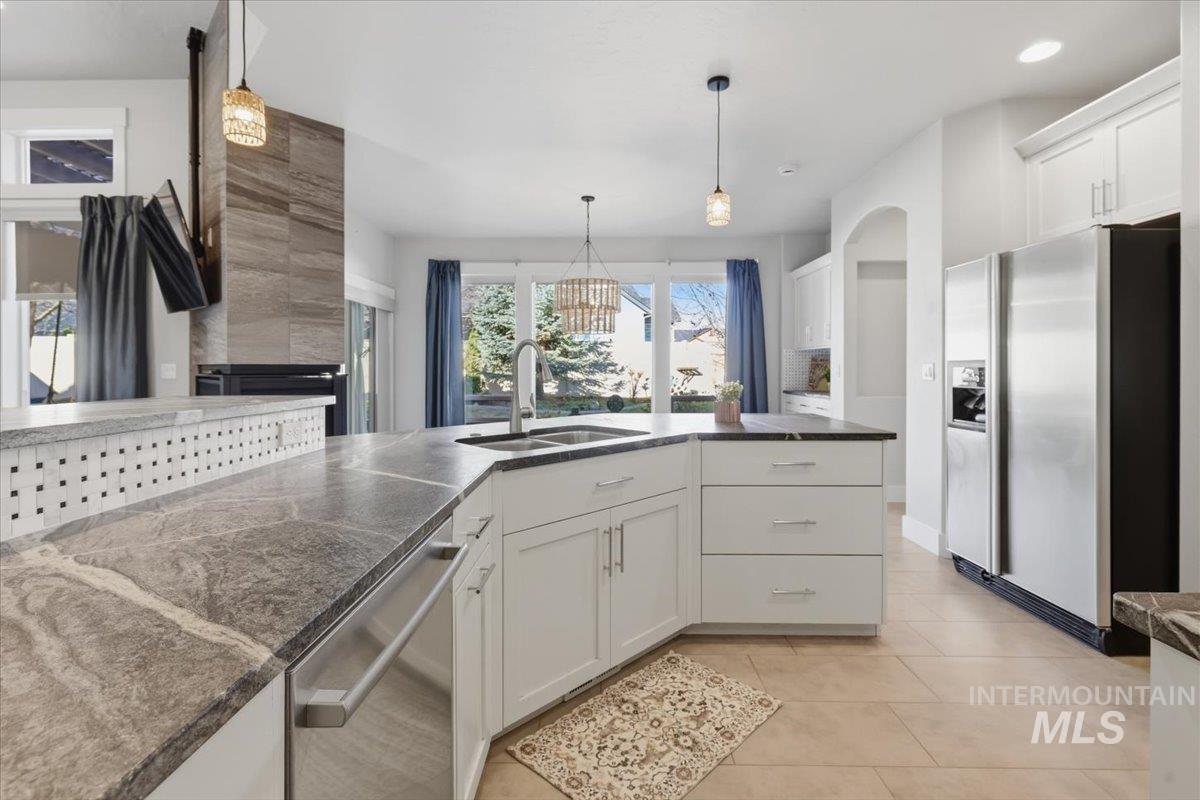 15381 Silver Oak Way, Caldwell, Idaho 83607, 4 Bedrooms, 3 Bathrooms, Residential For Sale, Price $639,900,MLS 98981726