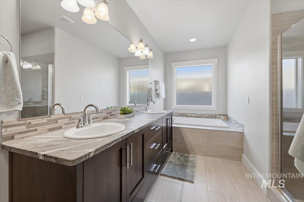 15381 Silver Oak Way, Caldwell, Idaho 83607, 4 Bedrooms, 3 Bathrooms, Residential For Sale, Price $639,900,MLS 98981726