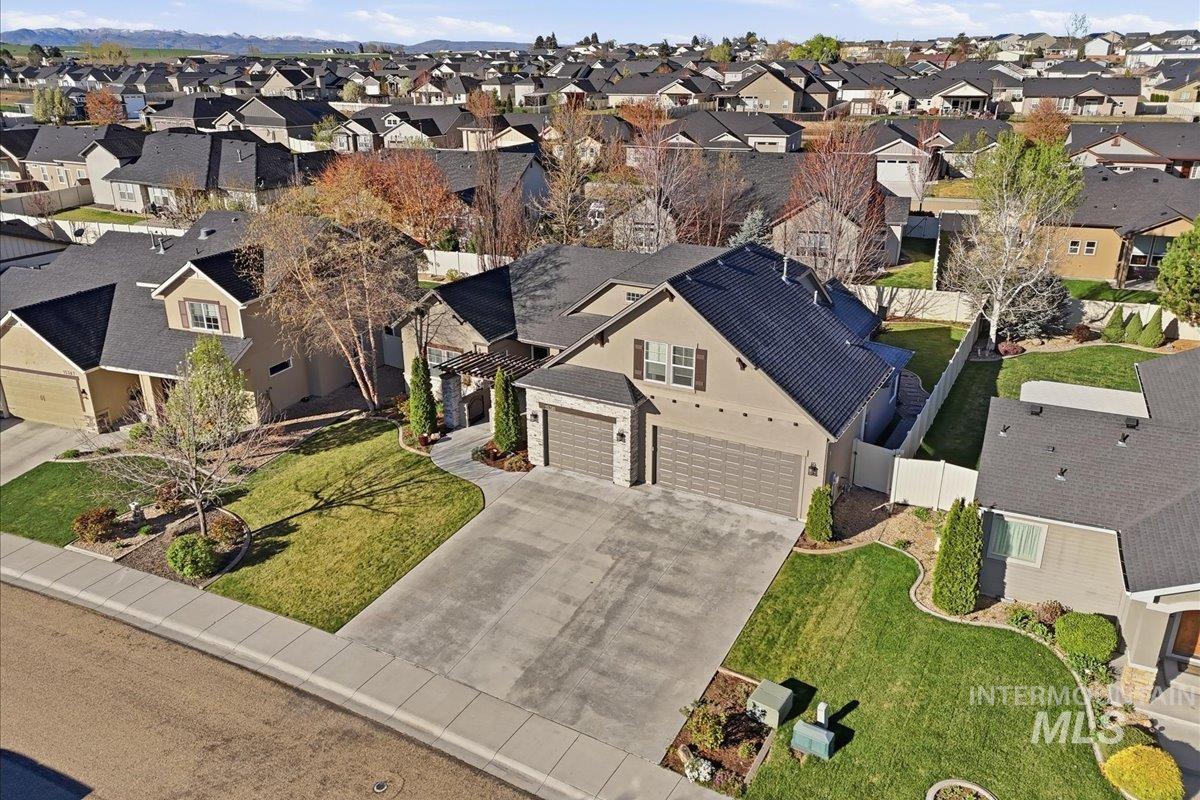 15381 Silver Oak Way, Caldwell, Idaho 83607, 4 Bedrooms, 3 Bathrooms, Residential For Sale, Price $639,900,MLS 98981726