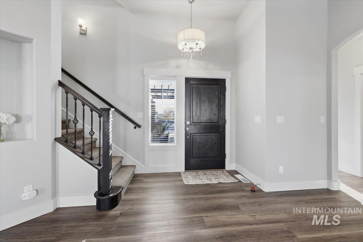 15381 Silver Oak Way, Caldwell, Idaho 83607, 4 Bedrooms, 3 Bathrooms, Residential For Sale, Price $639,900,MLS 98981726
