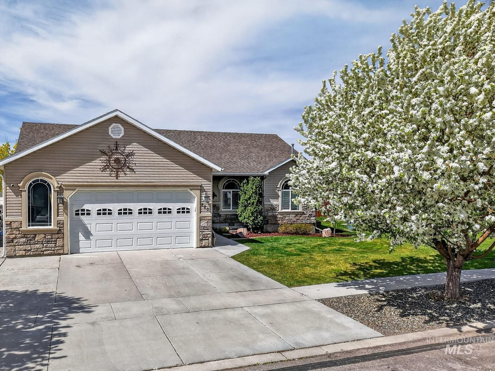 880 Redman, Chubbuck, Idaho 83202, 4 Bedrooms, 3 Bathrooms, Residential For Sale, Price $539,000,MLS 98981752