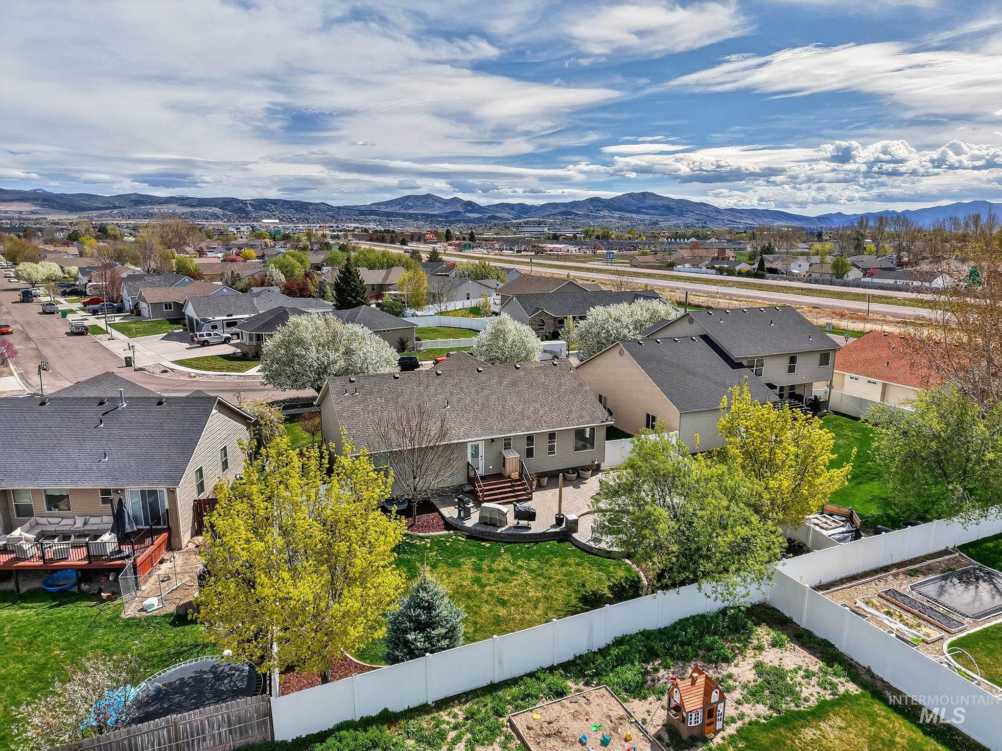 880 Redman, Chubbuck, Idaho 83202, 4 Bedrooms, 3 Bathrooms, Residential For Sale, Price $539,000,MLS 98981752