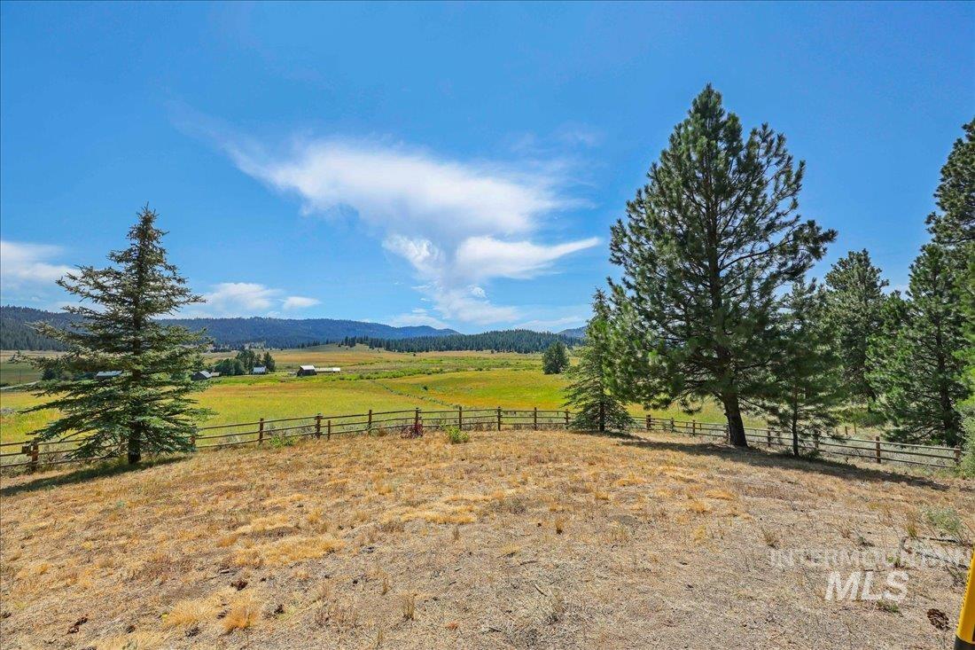 111 Ranch Cir, Cascade, Idaho 83611, 2 Bedrooms, 2 Bathrooms, Residential For Sale, Price $499,000,MLS 98981794