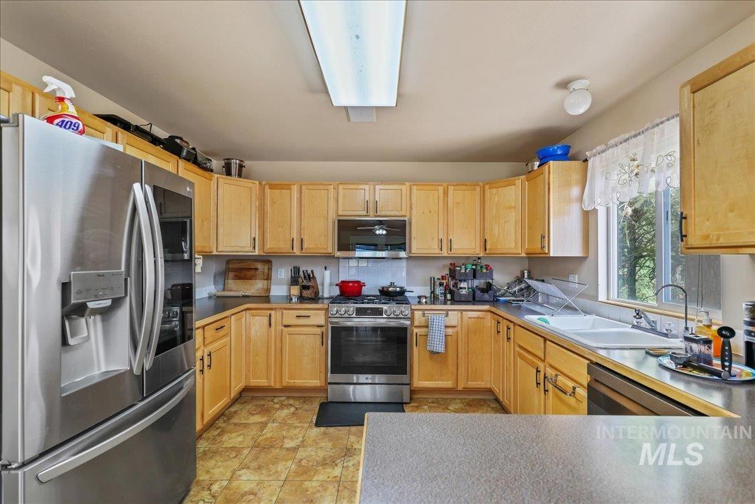 111 Ranch Cir, Cascade, Idaho 83611, 2 Bedrooms, 2 Bathrooms, Residential For Sale, Price $499,000,MLS 98981794