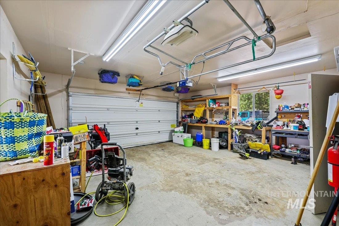 111 Ranch Cir, Cascade, Idaho 83611, 2 Bedrooms, 2 Bathrooms, Residential For Sale, Price $499,000,MLS 98981794