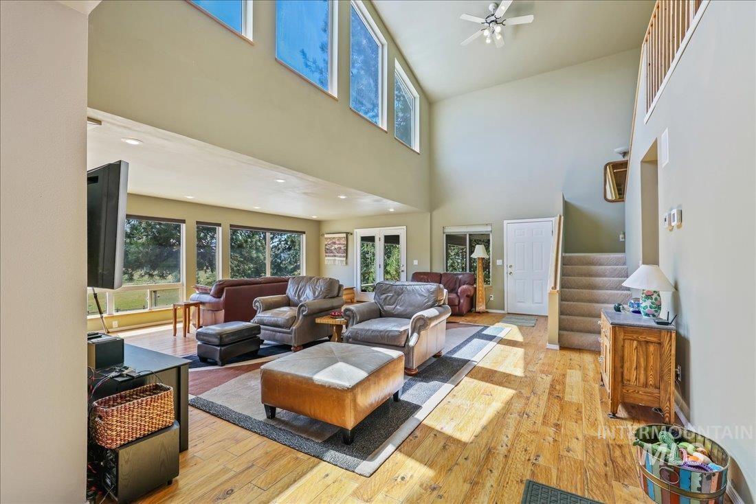 111 Ranch Cir, Cascade, Idaho 83611, 2 Bedrooms, 2 Bathrooms, Residential For Sale, Price $499,000,MLS 98981794