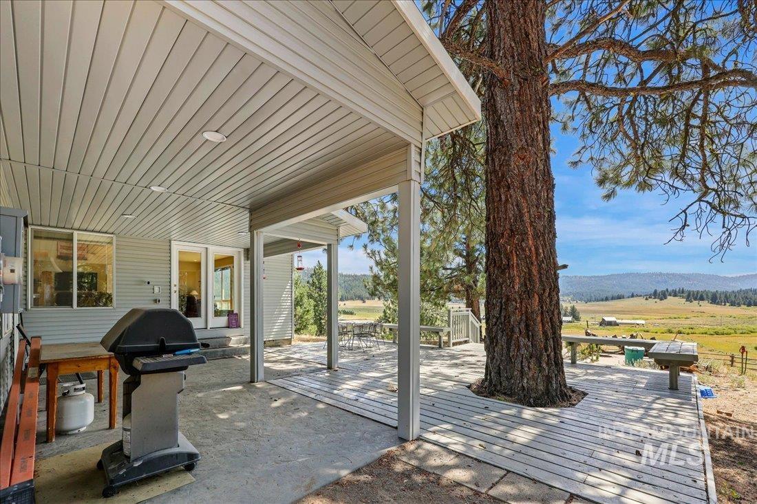 111 Ranch Cir, Cascade, Idaho 83611, 2 Bedrooms, 2 Bathrooms, Residential For Sale, Price $499,000,MLS 98981794