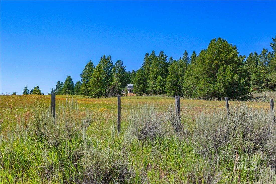 111 Ranch Cir, Cascade, Idaho 83611, 2 Bedrooms, 2 Bathrooms, Residential For Sale, Price $499,000,MLS 98981794