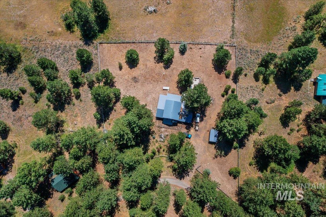 111 Ranch Cir, Cascade, Idaho 83611, 2 Bedrooms, 2 Bathrooms, Residential For Sale, Price $499,000,MLS 98981794