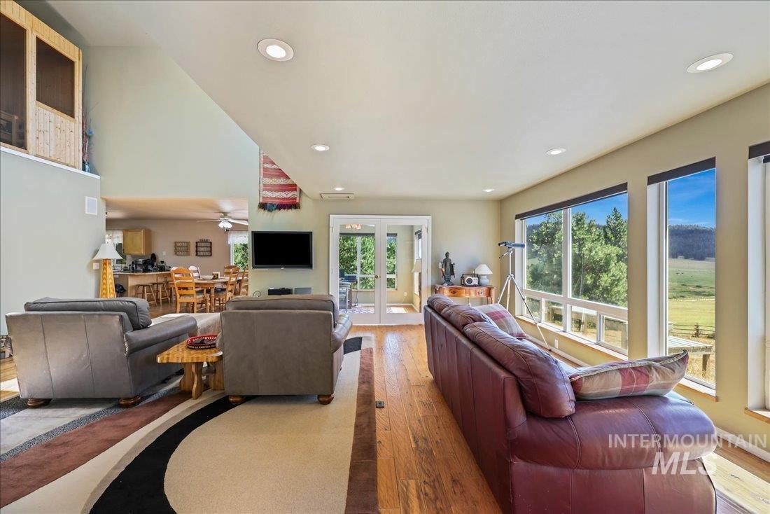 111 Ranch Cir, Cascade, Idaho 83611, 2 Bedrooms, 2 Bathrooms, Residential For Sale, Price $499,000,MLS 98981794