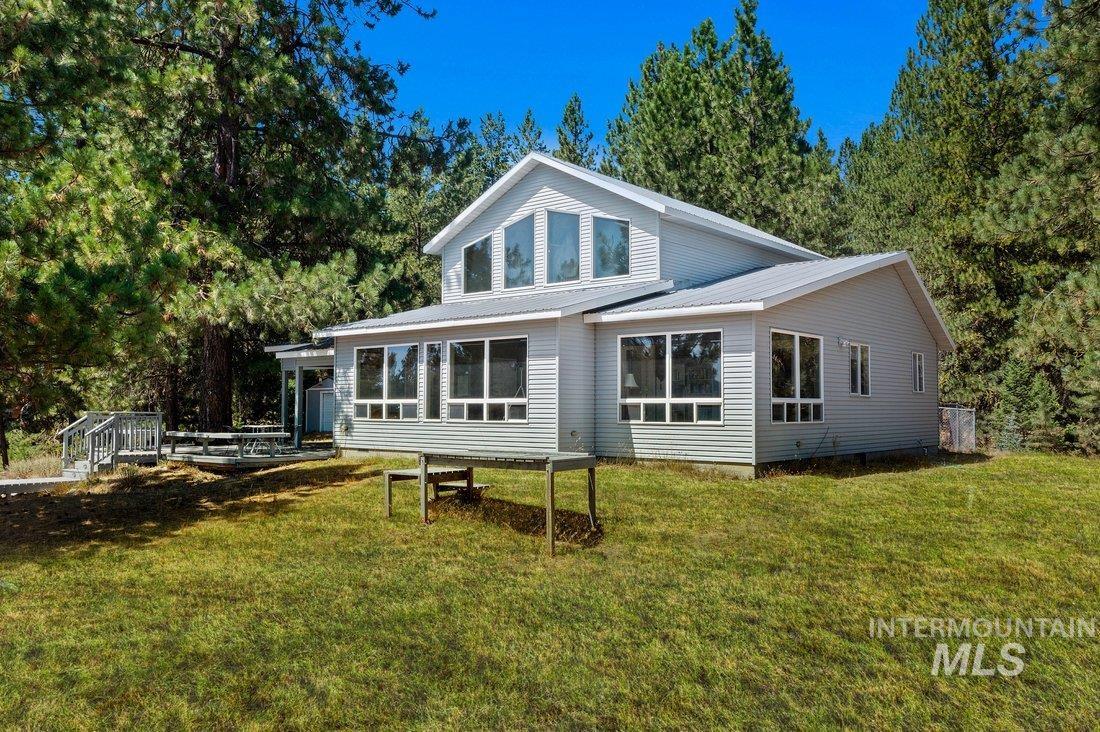 111 Ranch Cir, Cascade, Idaho 83611, 2 Bedrooms, 2 Bathrooms, Residential For Sale, Price $499,000,MLS 98981794