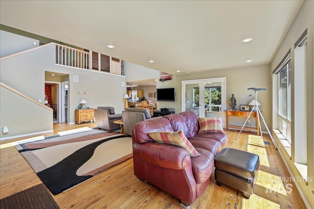 111 Ranch Cir, Cascade, Idaho 83611, 2 Bedrooms, 2 Bathrooms, Residential For Sale, Price $499,000,MLS 98981794