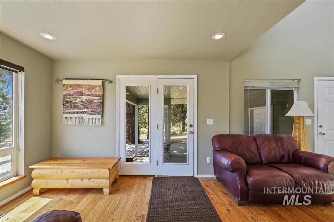 111 Ranch Cir, Cascade, Idaho 83611, 2 Bedrooms, 2 Bathrooms, Residential For Sale, Price $499,000,MLS 98981794