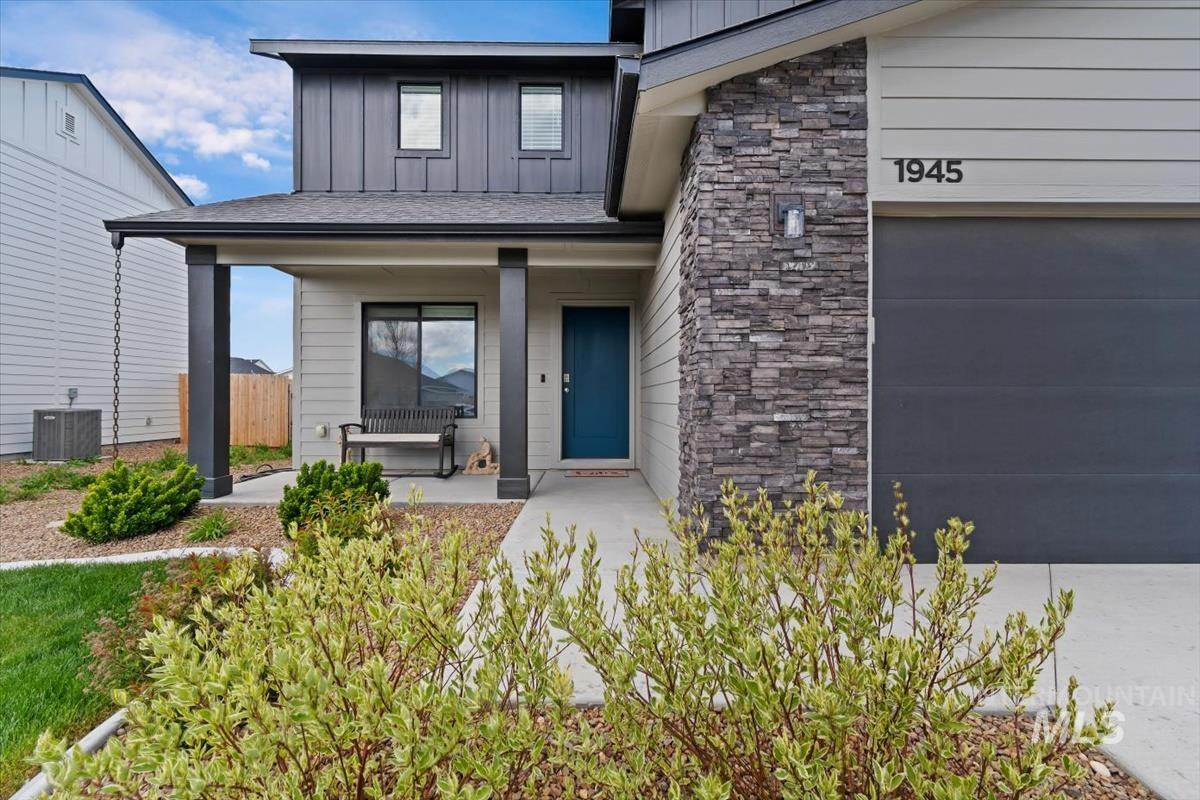 1945 SW Sharpshinned, Mountain Home, Idaho 83647, 4 Bedrooms, 3 Bathrooms, Residential For Sale, Price $429,900, 98981807