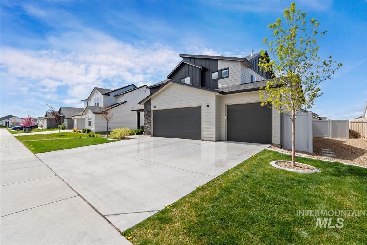 1945 SW Sharpshinned, Mountain Home, Idaho 83647, 4 Bedrooms, 3 Bathrooms, Residential For Sale, Price $429,900, 98981807
