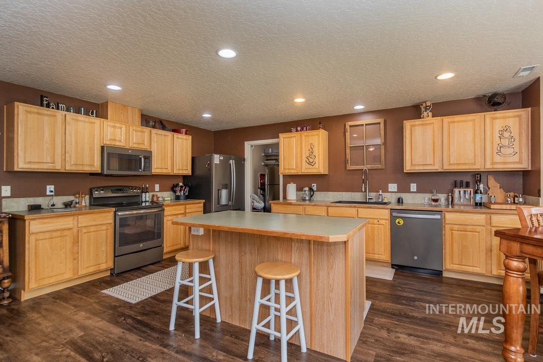 245 E Murtaugh Lake Drive, Middleton, Idaho 83644, 3 Bedrooms, 2.5 Bathrooms, Residential For Sale, Price $529,900, 98981811