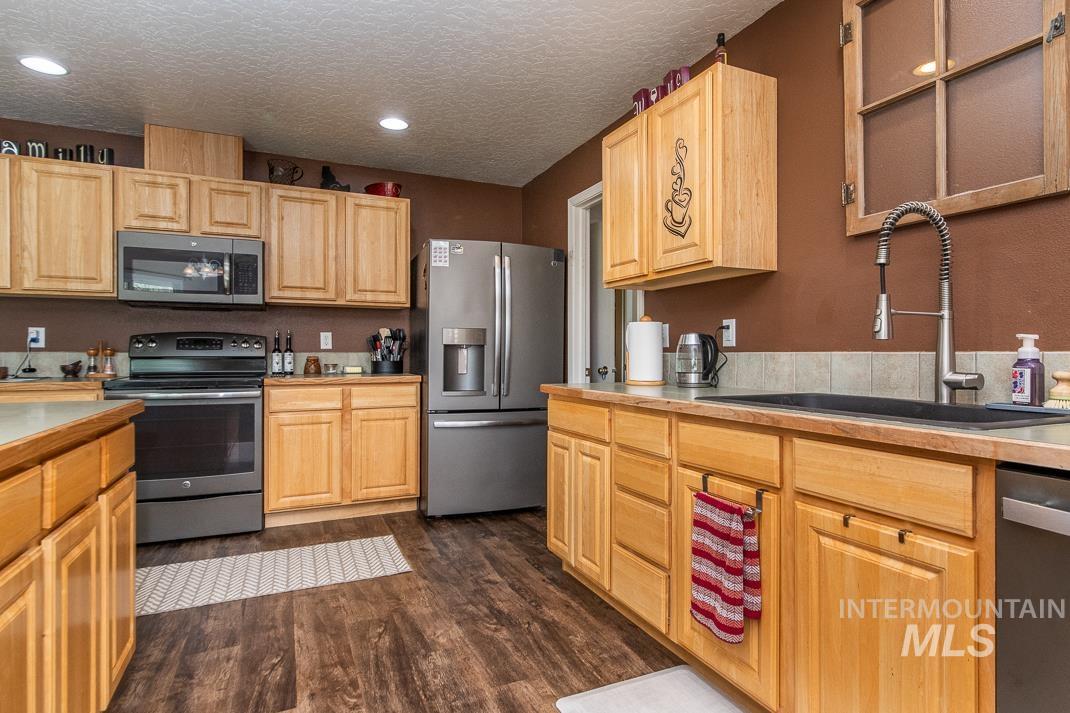 245 E Murtaugh Lake Drive, Middleton, Idaho 83644, 3 Bedrooms, 2.5 Bathrooms, Residential For Sale, Price $529,900, 98981811