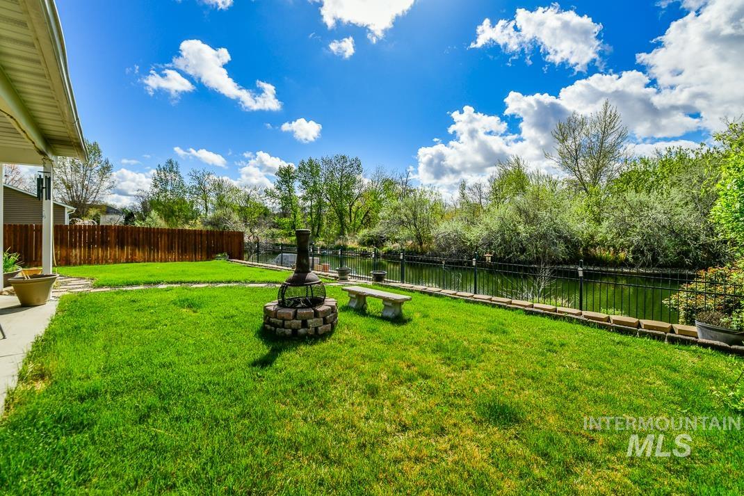 245 E Murtaugh Lake Drive, Middleton, Idaho 83644, 3 Bedrooms, 2.5 Bathrooms, Residential For Sale, Price $529,900, 98981811