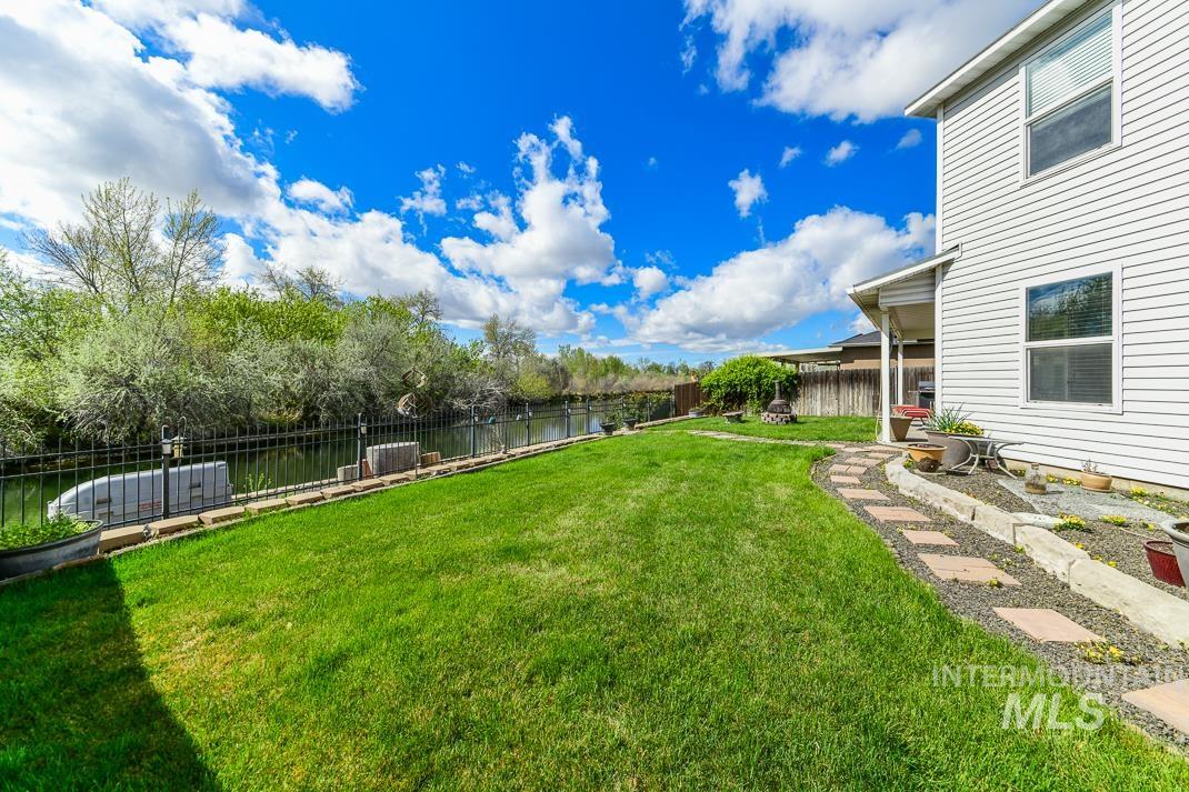 245 E Murtaugh Lake Drive, Middleton, Idaho 83644, 3 Bedrooms, 2.5 Bathrooms, Residential For Sale, Price $529,900, 98981811