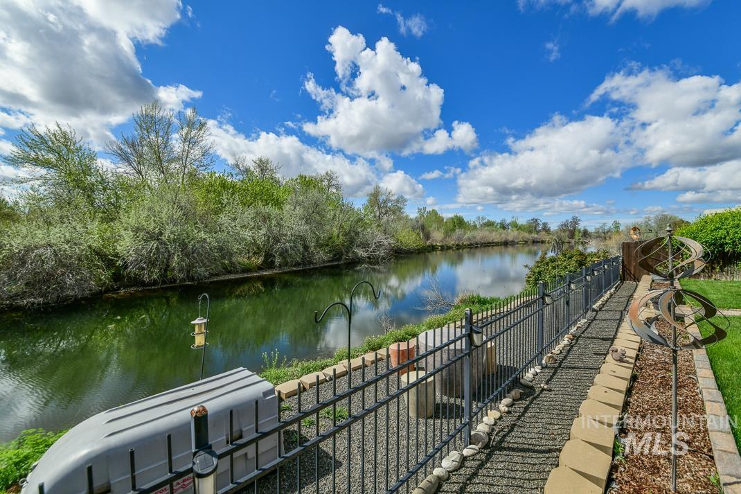 245 E Murtaugh Lake Drive, Middleton, Idaho 83644, 3 Bedrooms, 2.5 Bathrooms, Residential For Sale, Price $529,900, 98981811